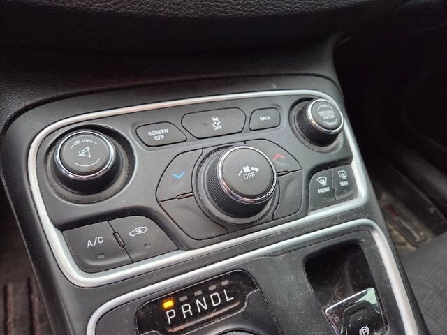 2016 Chrysler 200 LX