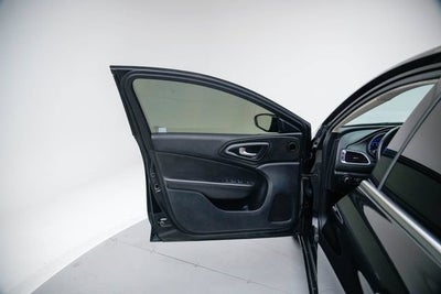 2016 Chrysler 200 LX