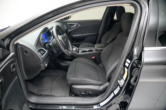 2016 Chrysler 200 LX