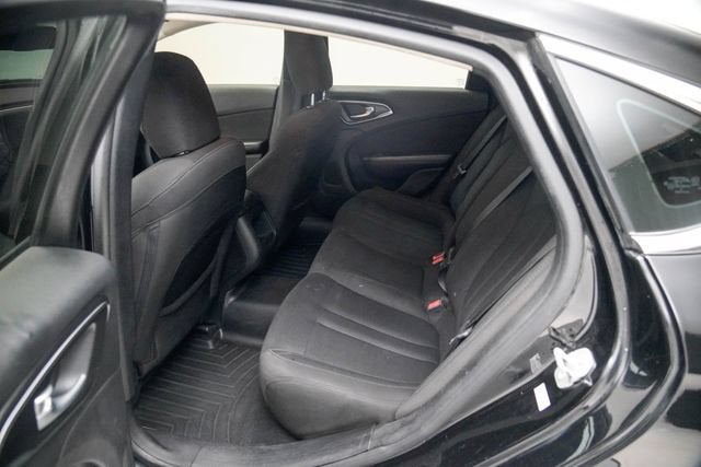 2016 Chrysler 200 LX