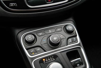 2016 Chrysler 200 LX