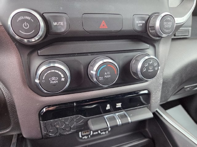 2022 RAM 1500 Big Horn Crew Cab 4x4 5'7" Box
