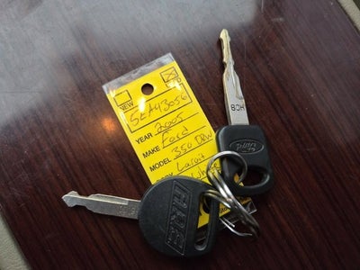 2005 Ford Super Duty F-350 DRW XL