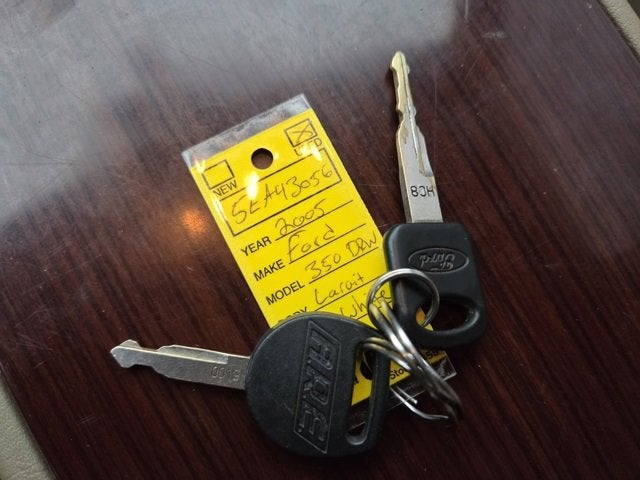 2005 Ford Super Duty F-350 DRW XL