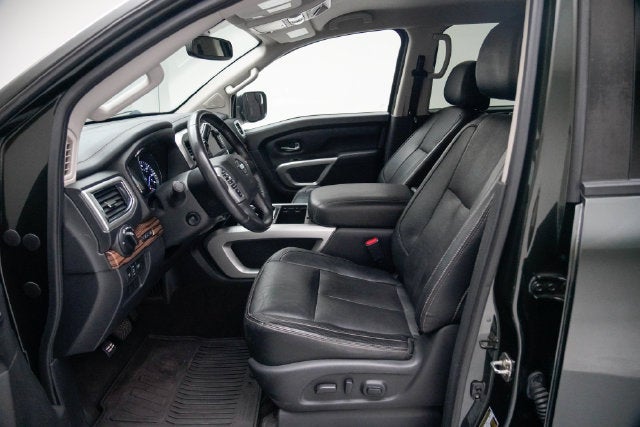 2019 Nissan TITAN SL