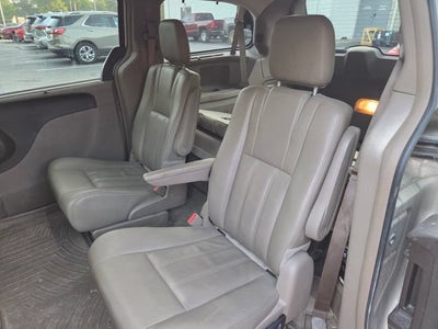 2016 Chrysler Town & Country Touring