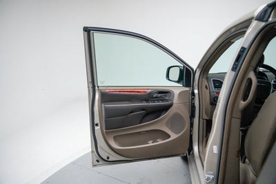 2016 Chrysler Town & Country Touring