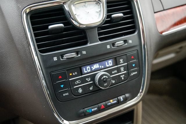 2016 Chrysler Town & Country Touring