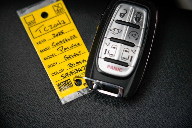 2025 Chrysler Pacifica Select