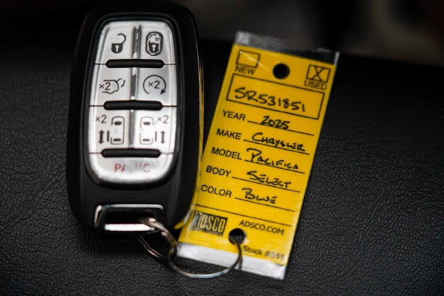 2025 Chrysler Pacifica Select