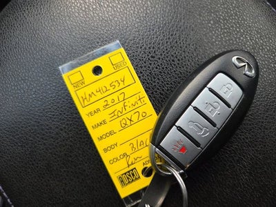 2017 INFINITI QX70 Base