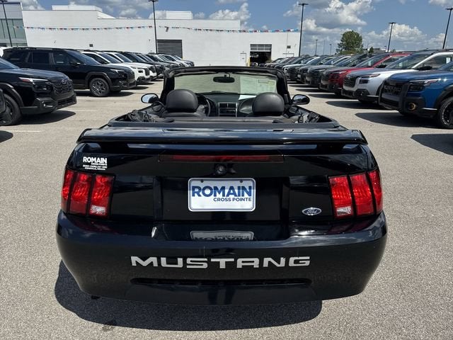 2004 Ford Mustang Deluxe