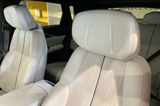 2024 Cadillac LYRIQ Luxury 1