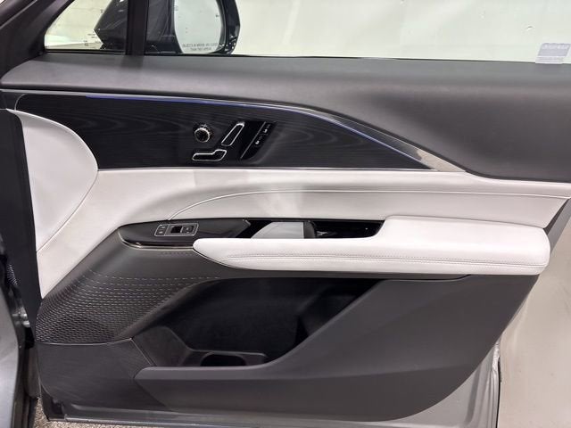 2024 Cadillac LYRIQ Luxury 1