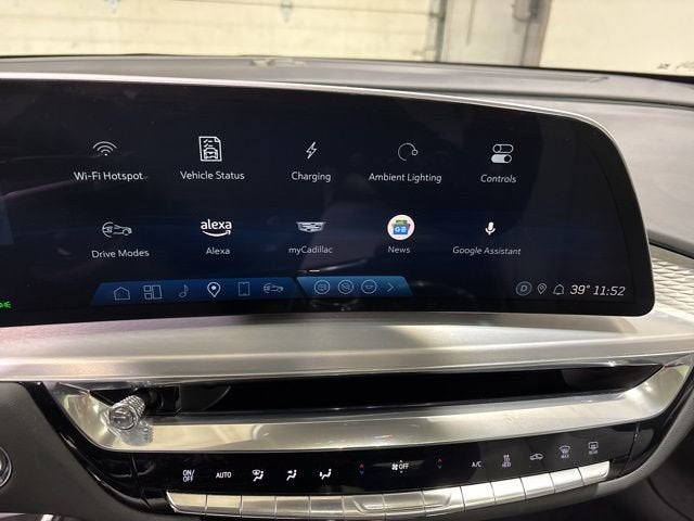 2024 Cadillac LYRIQ Luxury 1