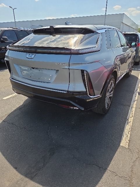 2024 Cadillac LYRIQ Luxury 1