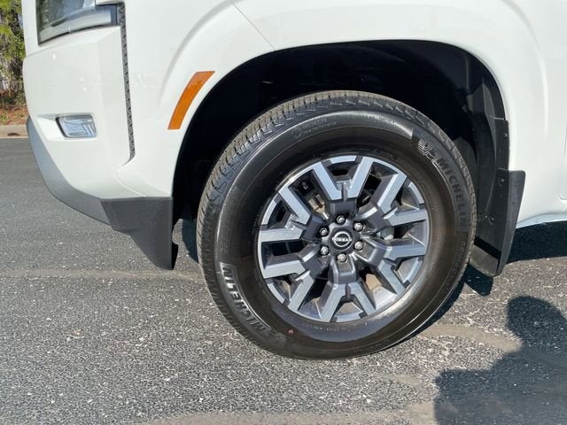 2024 Nissan Frontier SL