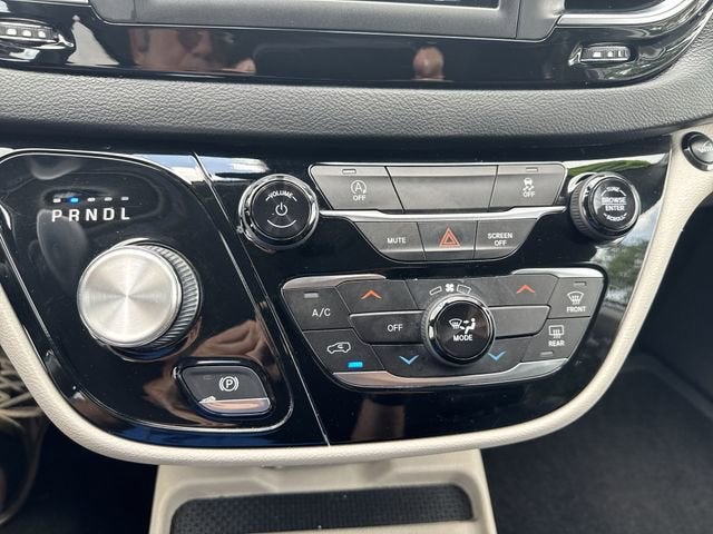 2020 Chrysler Voyager LXI