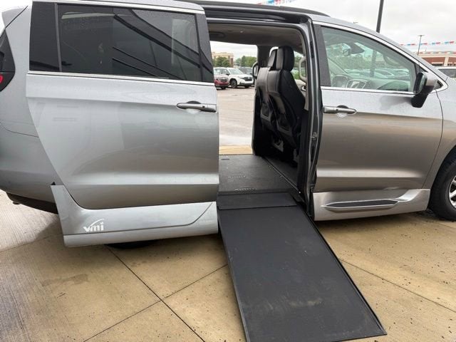 2020 Chrysler Voyager LXI