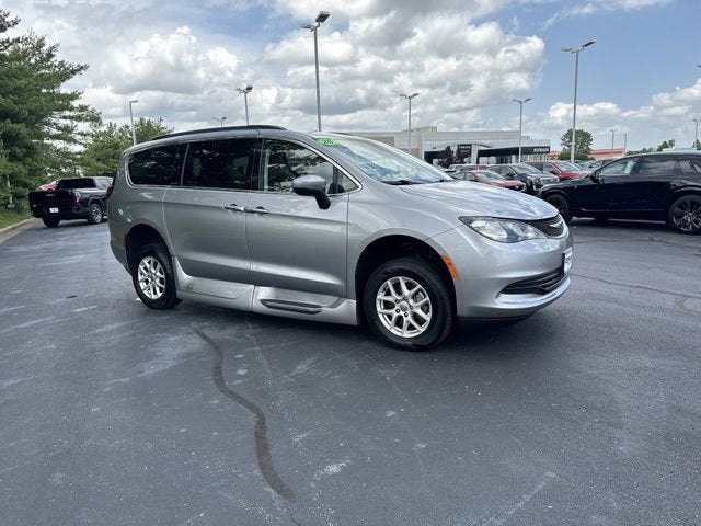 2020 Chrysler Voyager LXI