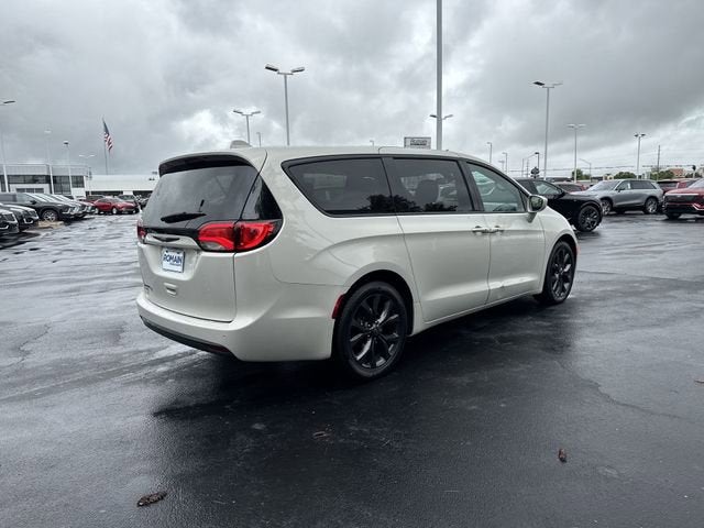 2020 Chrysler Pacifica Touring