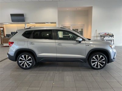 2024 Volkswagen Taos SE