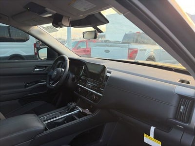 2024 Nissan Pathfinder SL