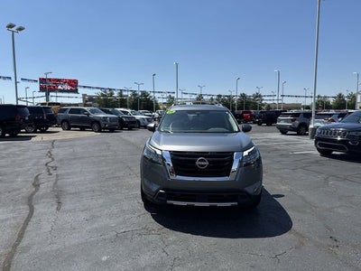 2025 Nissan Pathfinder SL