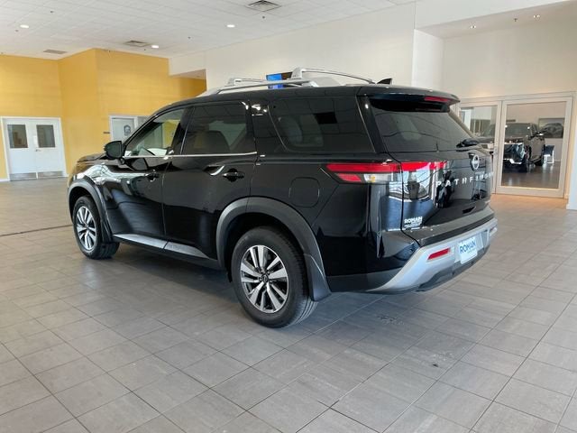 2025 Nissan Pathfinder SL