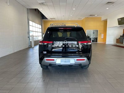2025 Nissan Pathfinder SL