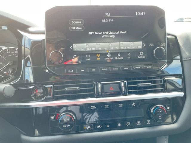 2025 Nissan Pathfinder SL