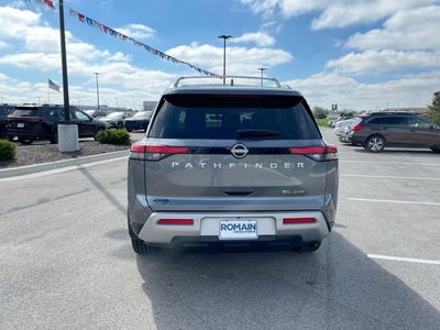 2025 Nissan Pathfinder SL