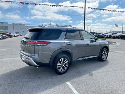 2025 Nissan Pathfinder SL