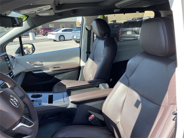 2023 Toyota Sienna Platinum