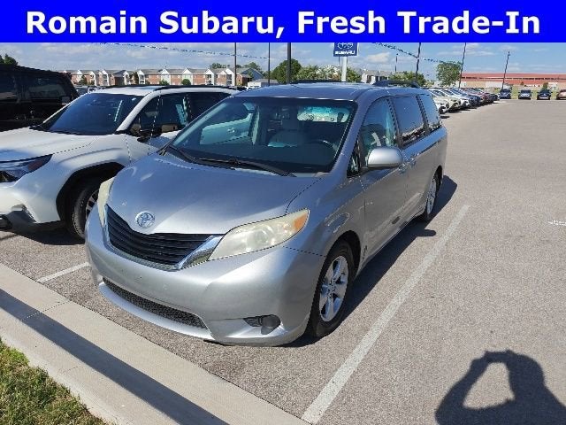 2012 Toyota Sienna LE V6 8 Passenger