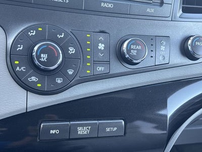 2012 Toyota Sienna LE V6 8 Passenger