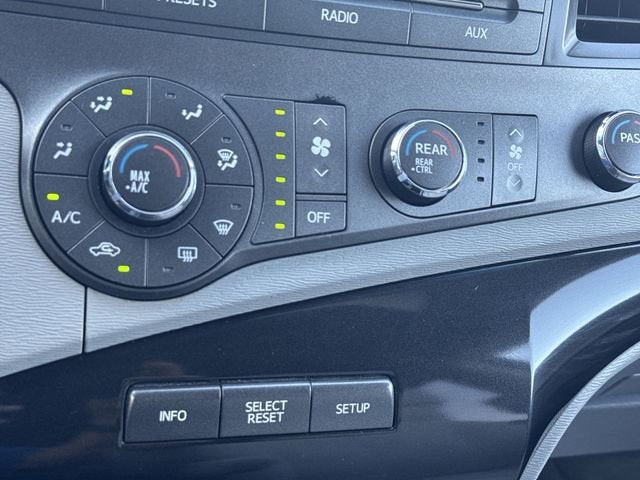 2012 Toyota Sienna LE V6 8 Passenger