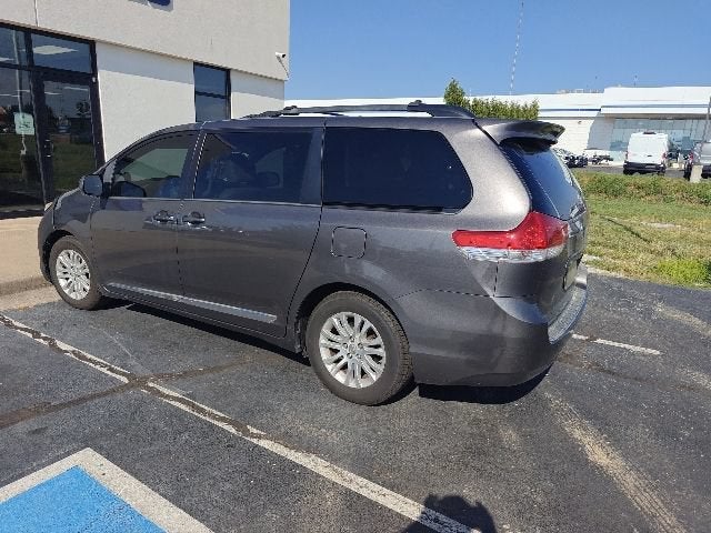 2012 Toyota Sienna XLE V6 8 Passenger
