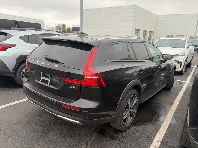 2025 Volvo V60 Cross Country Plus