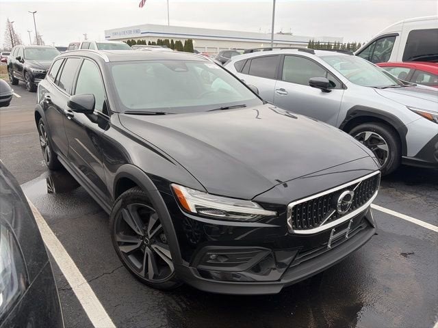 2025 Volvo V60 Cross Country Plus