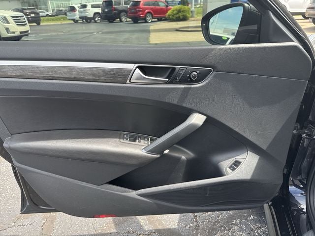 2017 Volkswagen Passat 1.8T SE w/Technology
