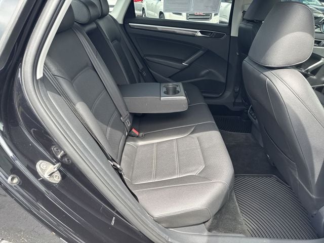 2017 Volkswagen Passat 1.8T SE w/Technology