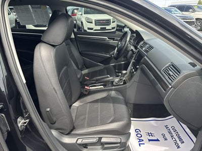 2017 Volkswagen Passat 1.8T SE w/Technology