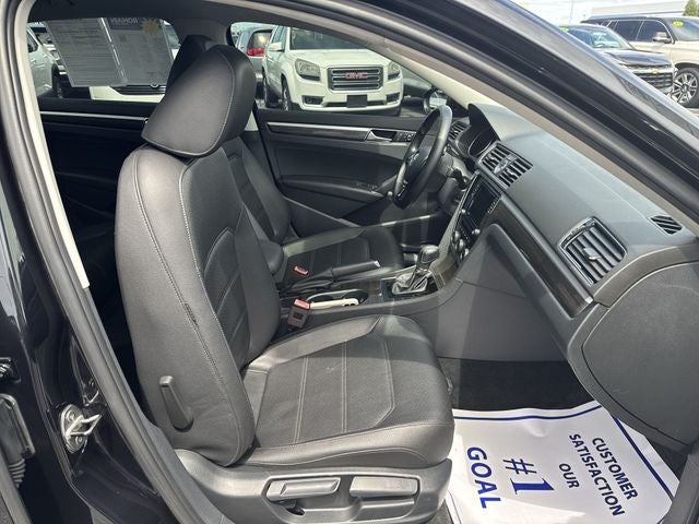 2017 Volkswagen Passat 1.8T SE w/Technology