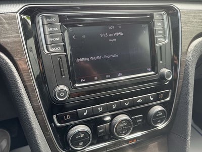 2017 Volkswagen Passat 1.8T SE w/Technology