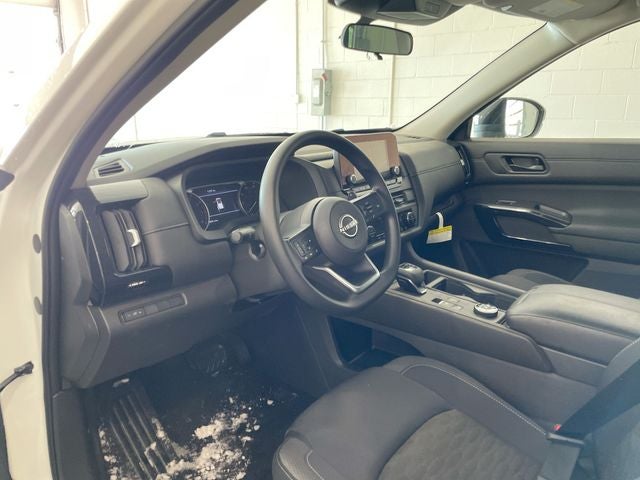 2025 Nissan Pathfinder S