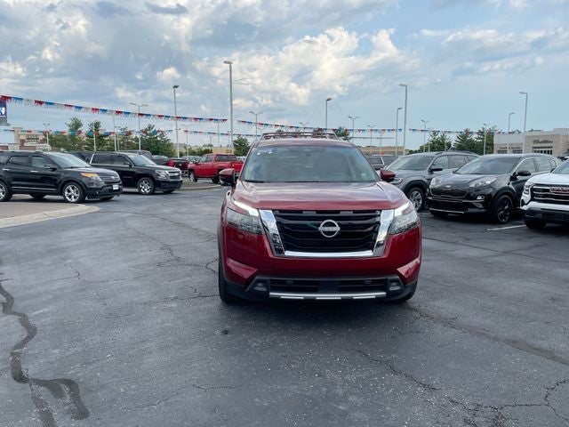 2025 Nissan Pathfinder SL