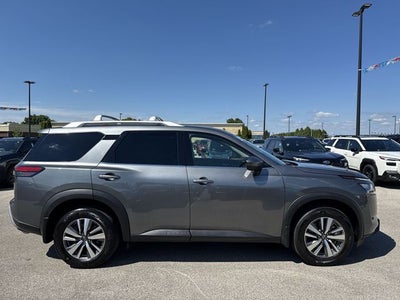 2025 Nissan Pathfinder SL