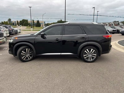 2022 Nissan Pathfinder Platinum