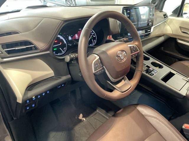 2023 Toyota Sienna Platinum 7 Passenger